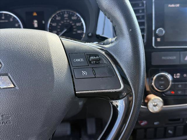 Used 2017 Mitsubishi Outlander SEL image 17