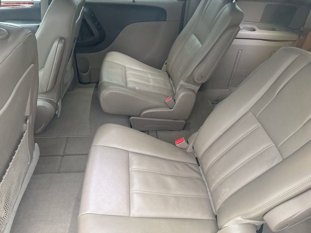 Used 2015 Chrysler Town & Country Touring-L w/ Driver Convenience Group image 6