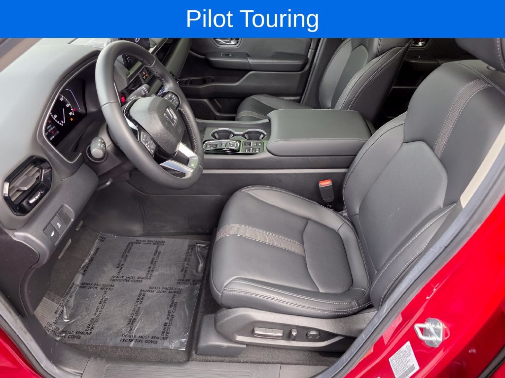 Used 2025 Honda Pilot Touring image 9