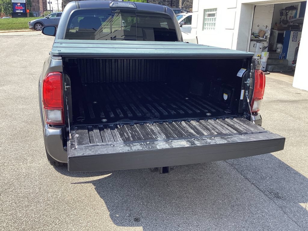Used 2018 Toyota Tacoma TRD Sport AWD/4WD image 23