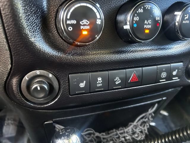 Used 2016 Jeep Wrangler Unlimited Rubicon AWD/4WD image 27