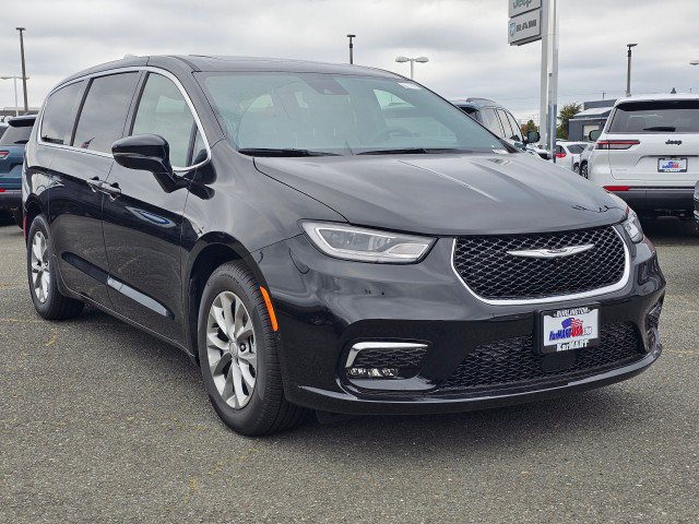 New 2026 Chrysler Pacifica Limited FWD image 1