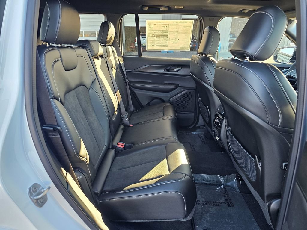 New 2025 Jeep Grand Cherokee Altitude AWD/4WD image 14