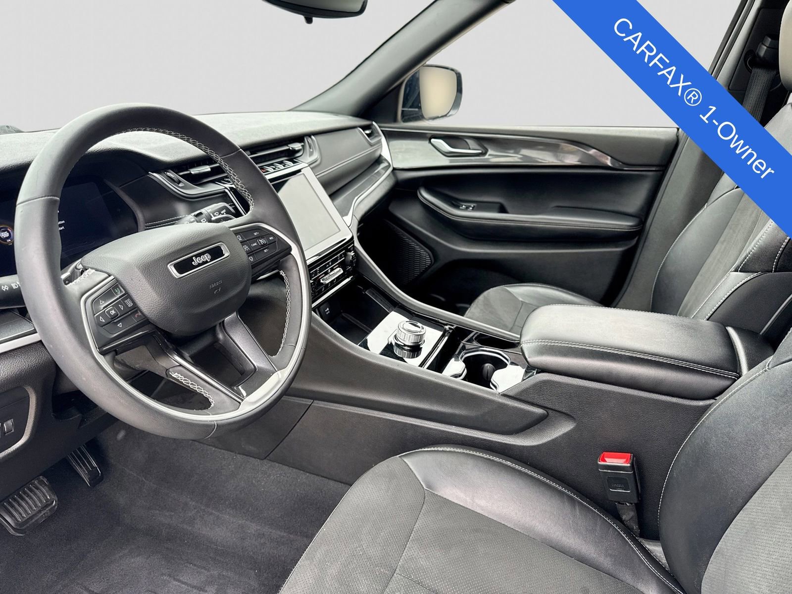 Used 2023 Jeep Grand Cherokee L Laredo AWD/4WD image 2