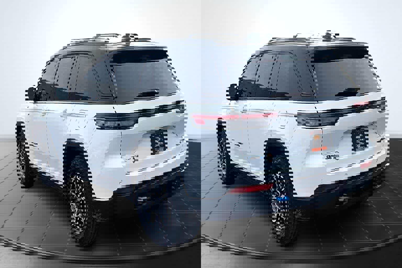 Used 2023 Jeep Grand Cherokee Trailhawk image 4