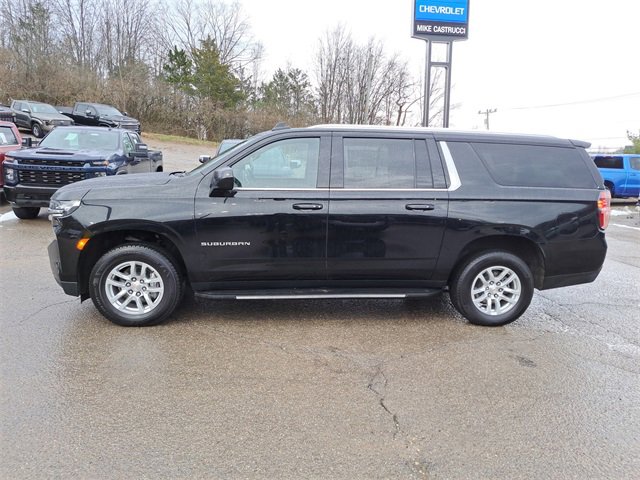 Used 2024 Chevrolet Suburban LT image 2
