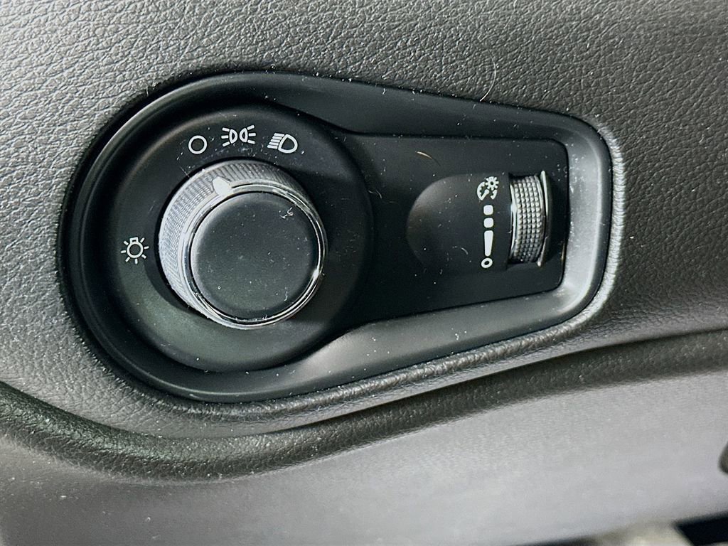 Used 2017 Jeep Renegade Sport w/ Power & Air Group image 10