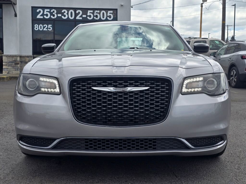 Used 2018 Chrysler 300 Touring w/ Sport Appearance Package RWD image 3