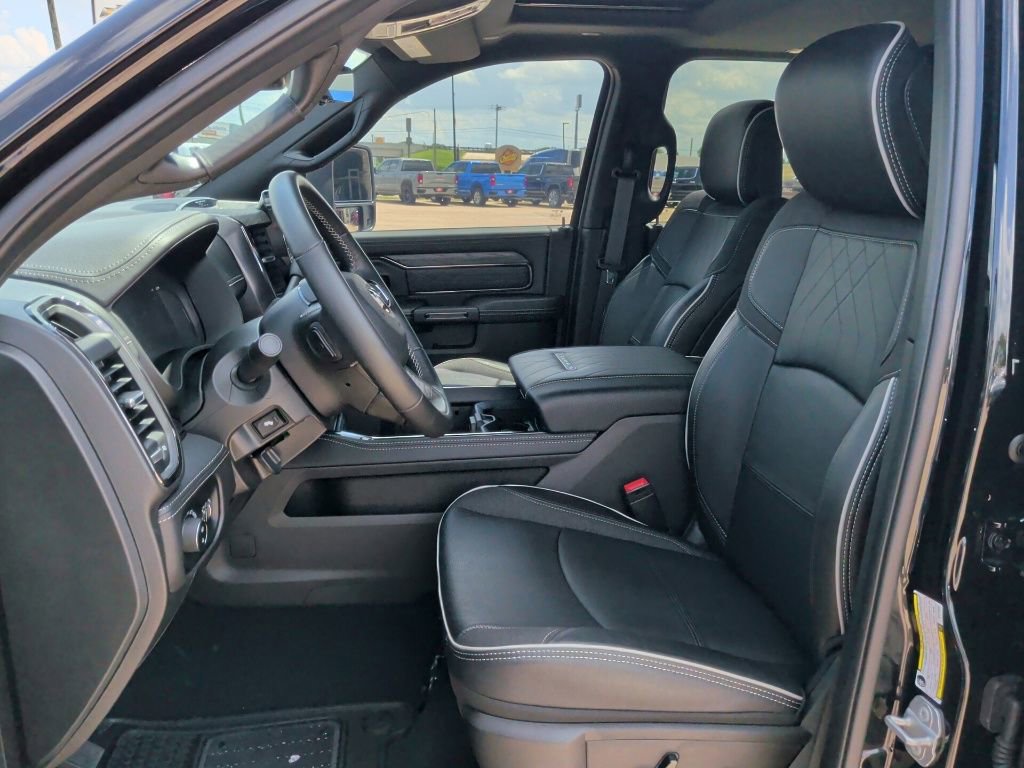 Used 2025 RAM 3500 Limited AWD/4WD image 13