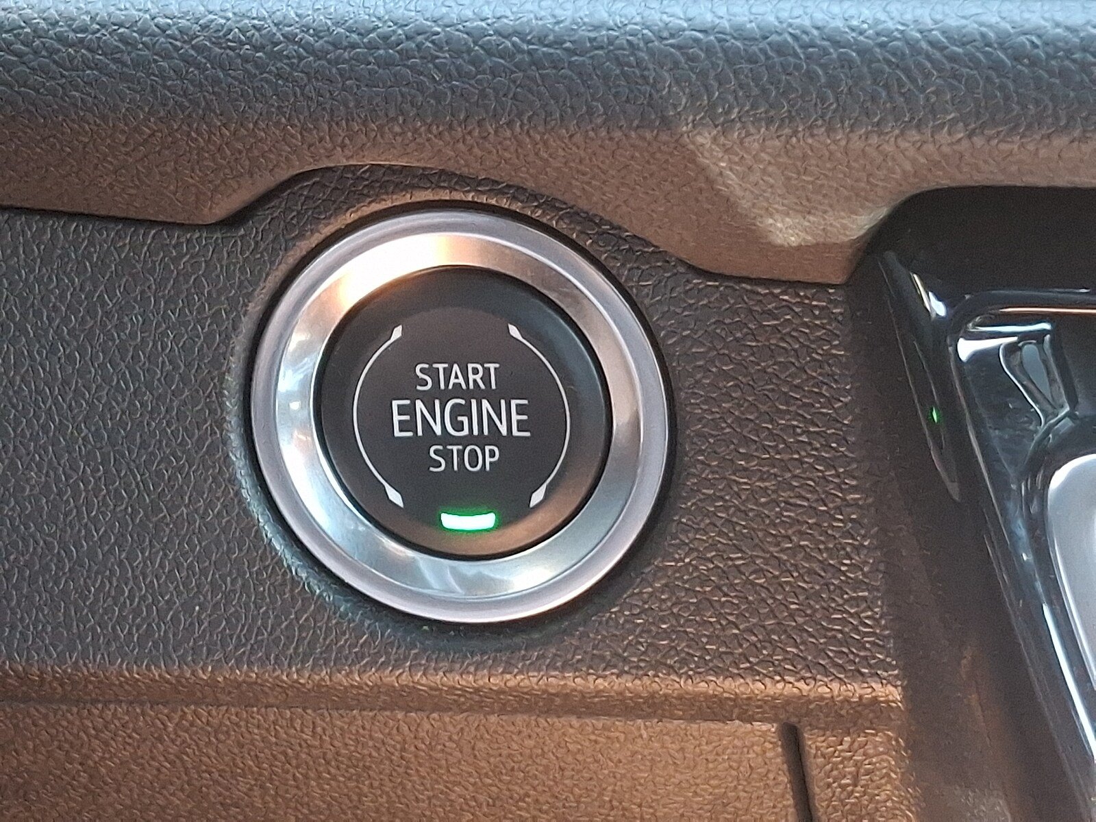 Used 2025 Chevrolet Traverse High Country w/ LPO, Floor Liner Package AWD/4WD image 25