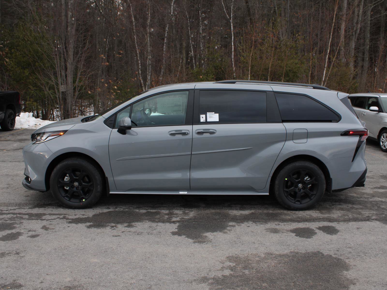 New 2026 Toyota Sienna XLE Woodland Edition image 5