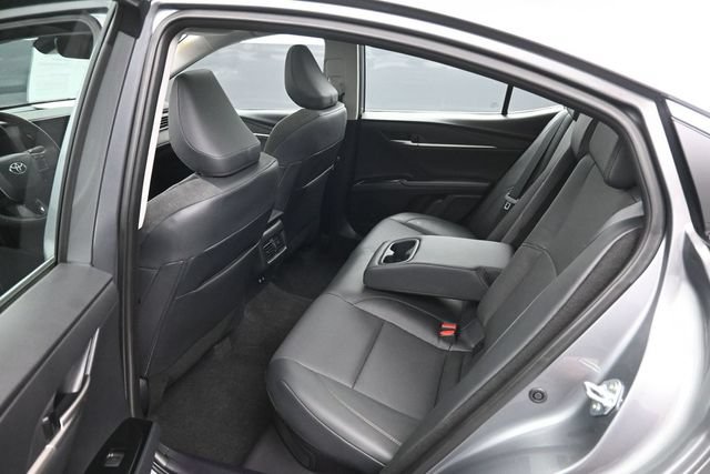 Used 2025 Toyota Camry XLE AWD/4WD image 10