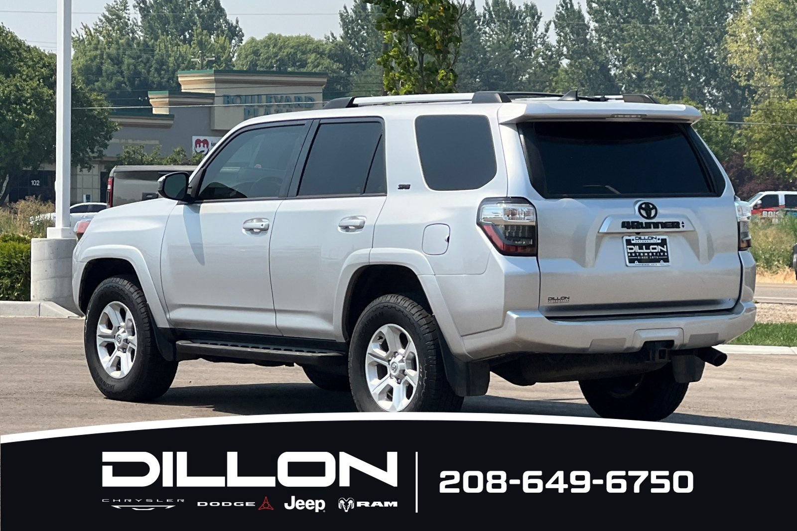 Used 2022 Toyota 4Runner SR5 AWD/4WD image 9