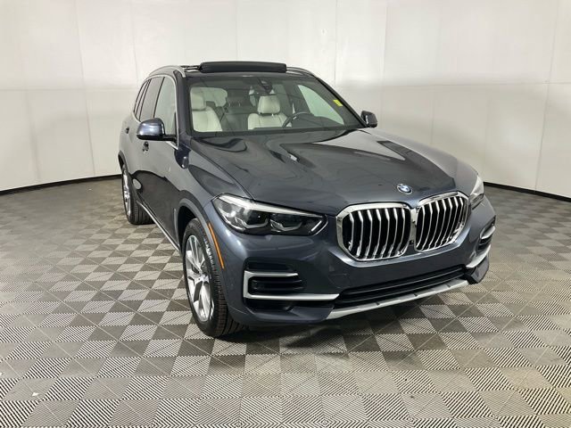Certified 2022 BMW X5 xDrive40i w/ Parking Assistance Package image 3
