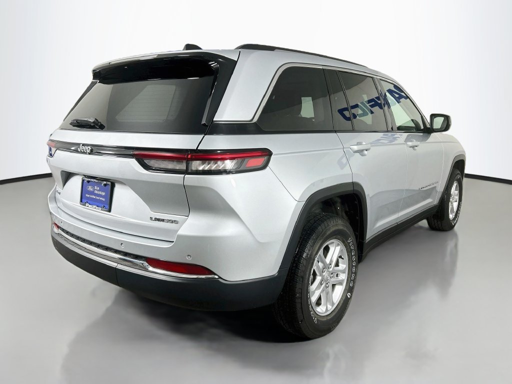 Used 2023 Jeep Grand Cherokee Laredo w/ Luxury Tech Group I AWD/4WD image 9