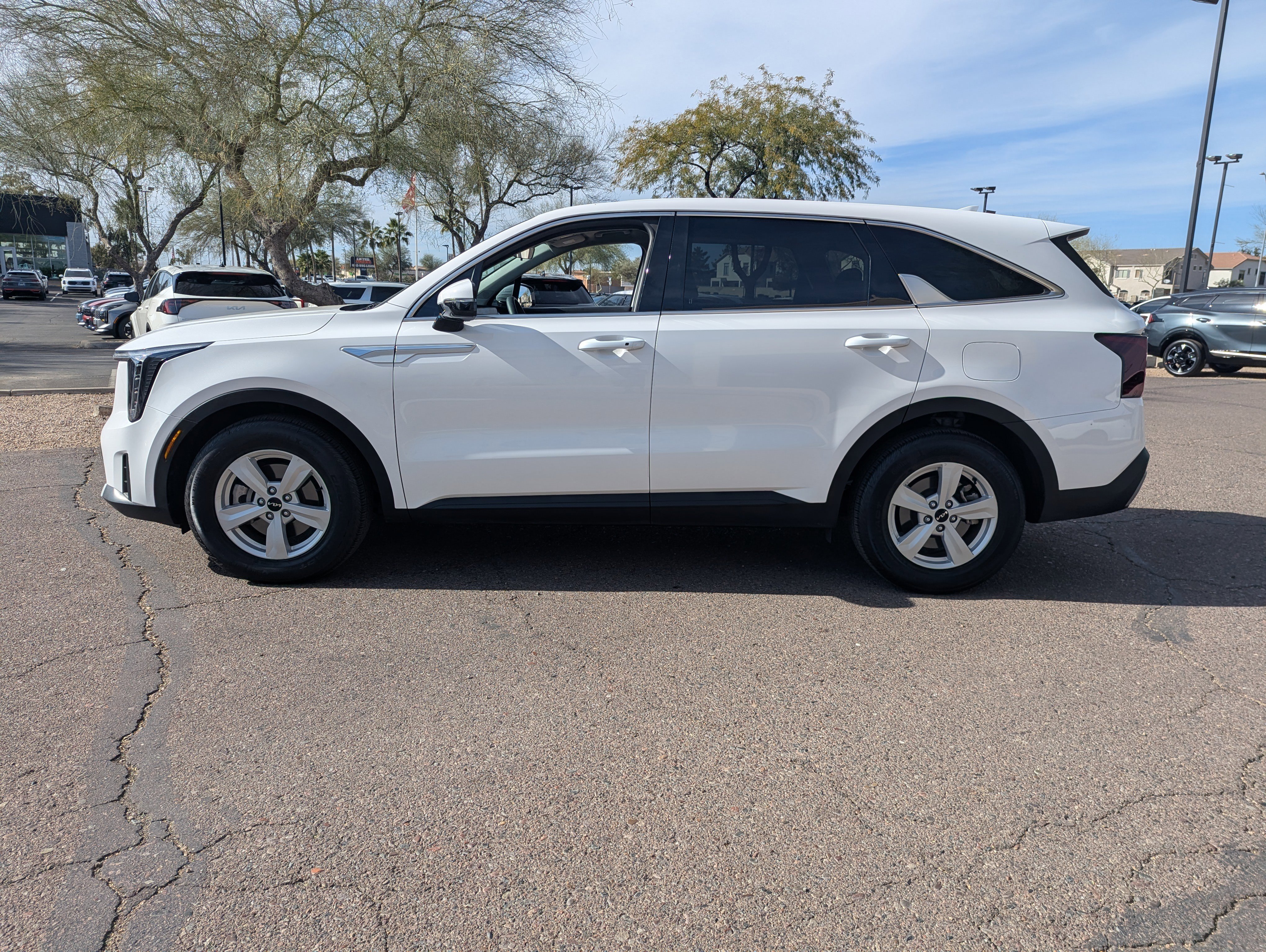 Certified 2025 Kia Sorento LX image 5