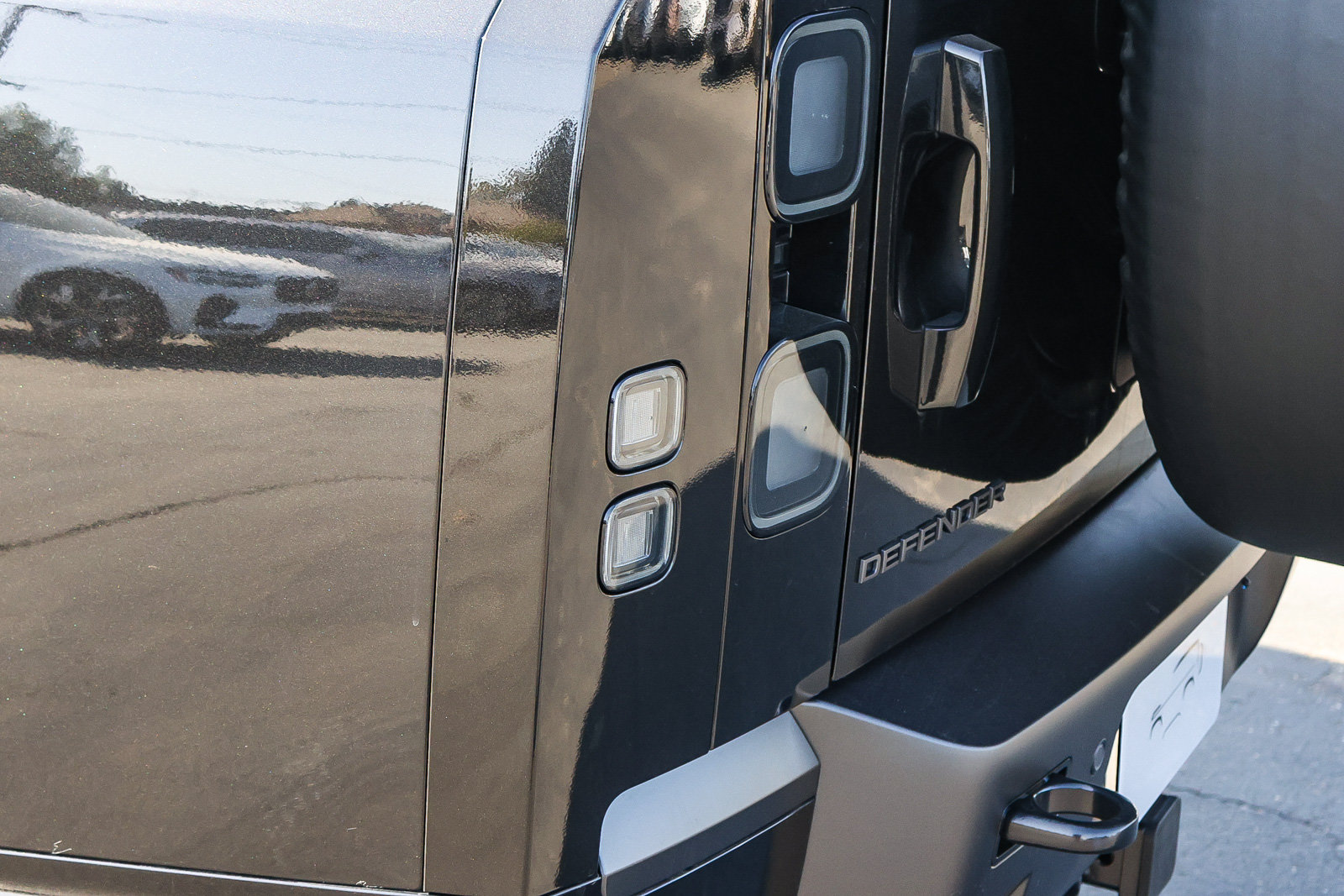 New 2026 Land Rover Defender 130 X-Dynamic SE AWD/4WD image 10