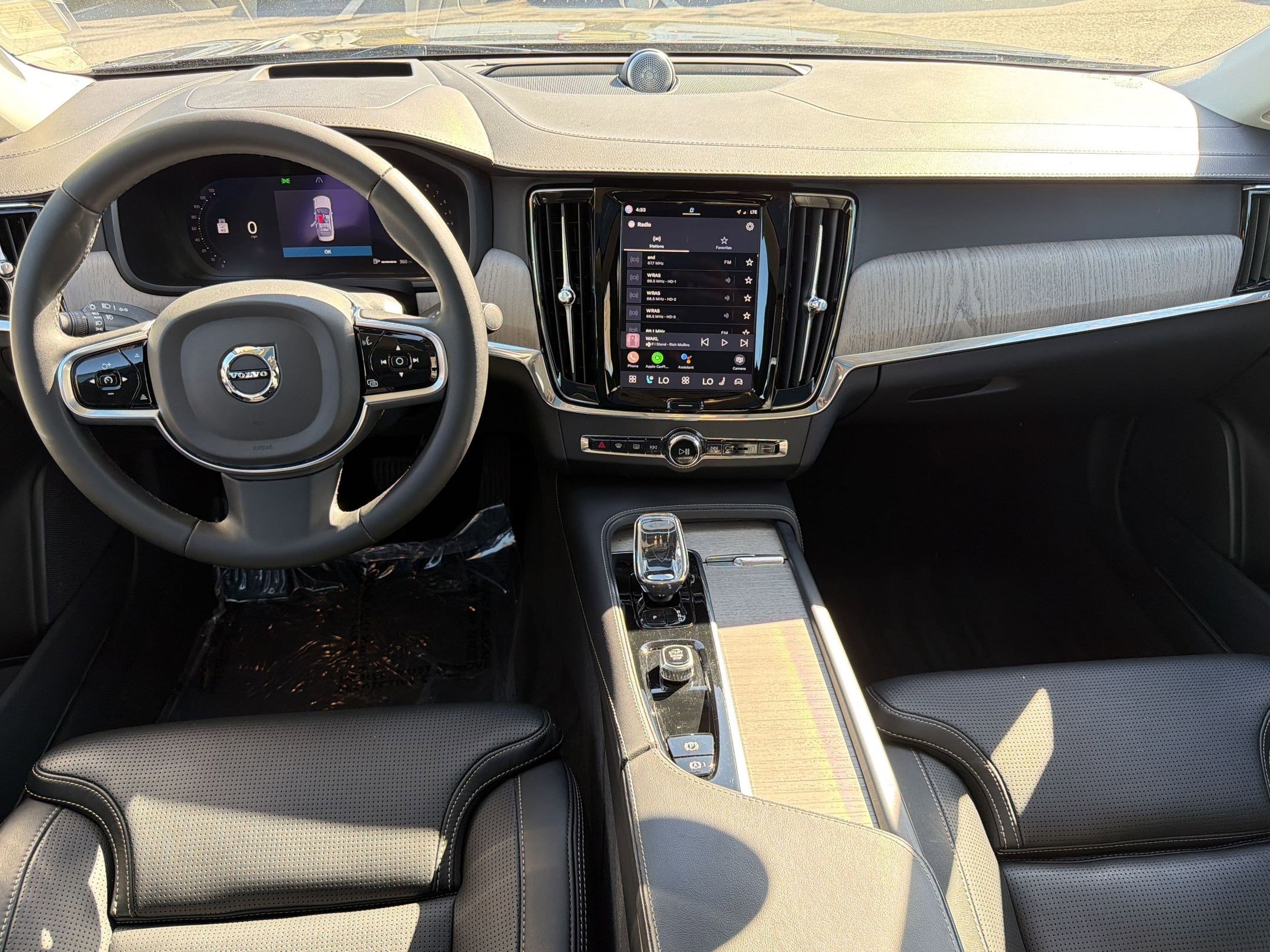 Certified 2023 Volvo S90 B6 Ultimate w/ Lounge Package image 25