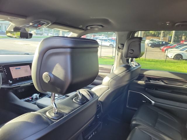 Used 2024 Jeep Wagoneer L 4WD image 12