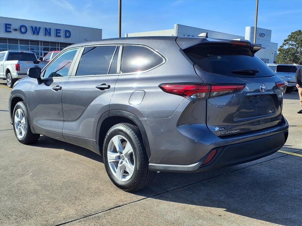 Used 2023 Toyota Highlander LE image 25