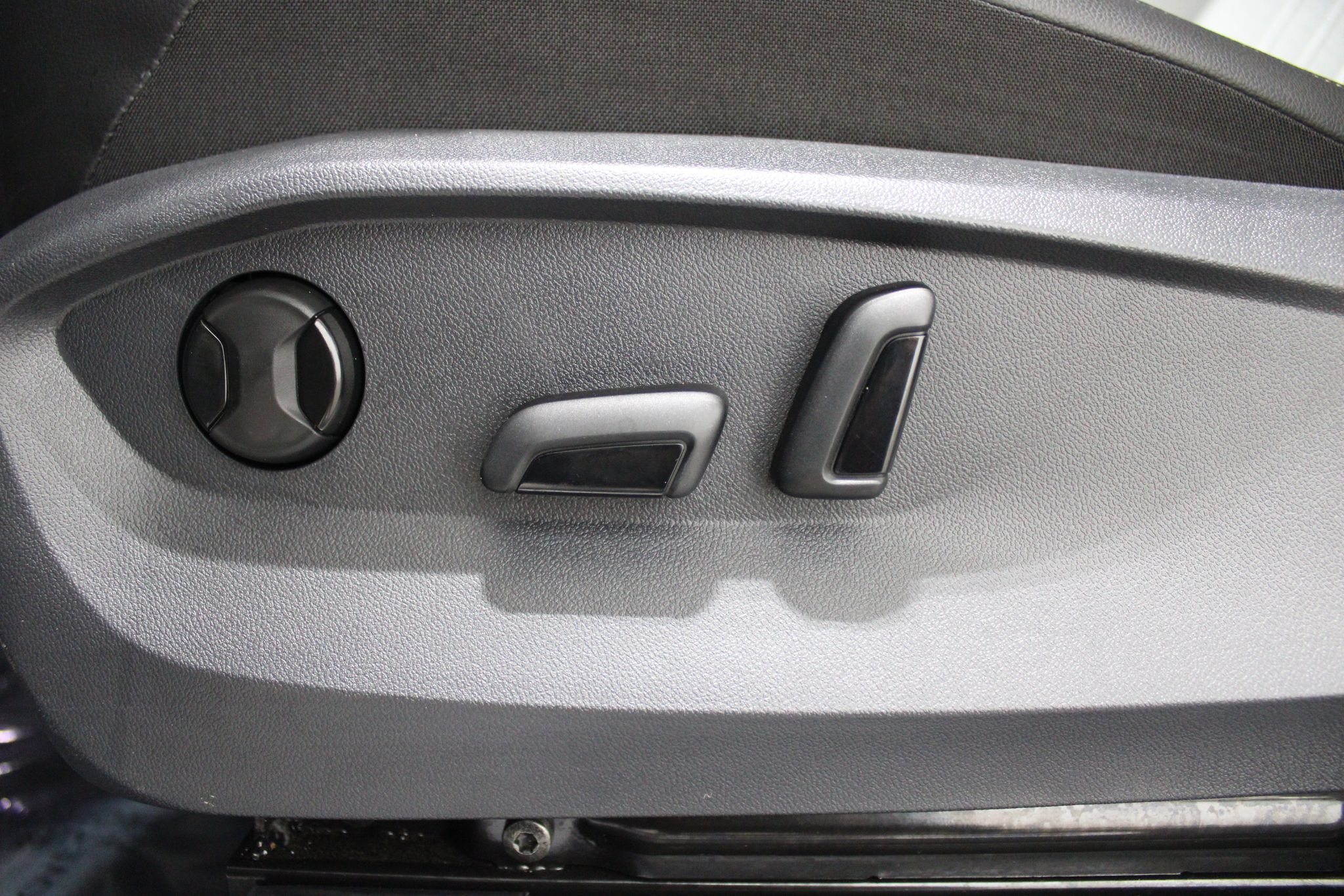 Used 2024 Volkswagen Tiguan SE R-Line AWD/4WD image 45