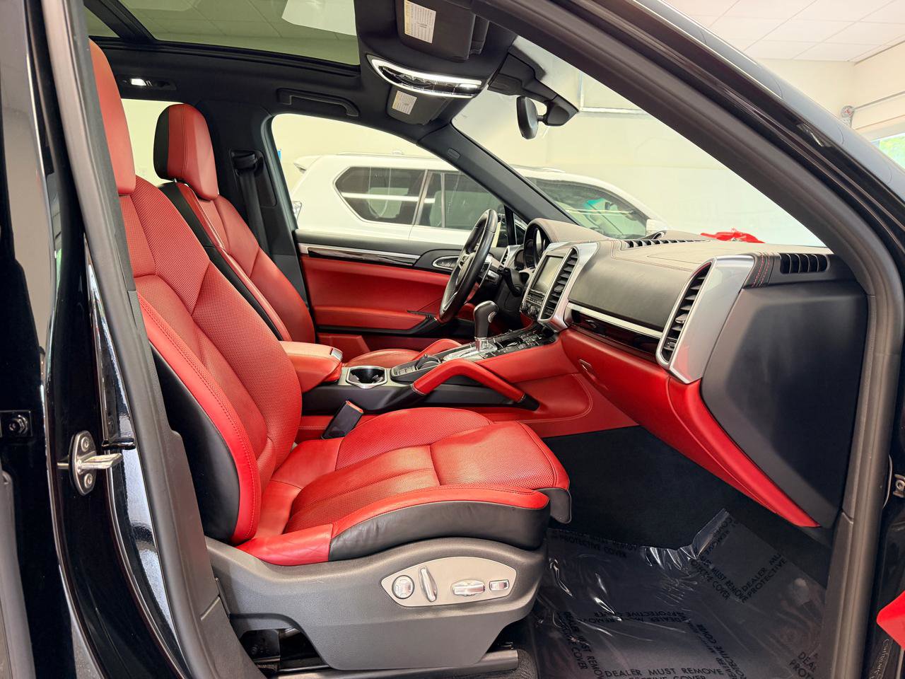 Used 2016 Porsche Cayenne S AWD/4WD image 30