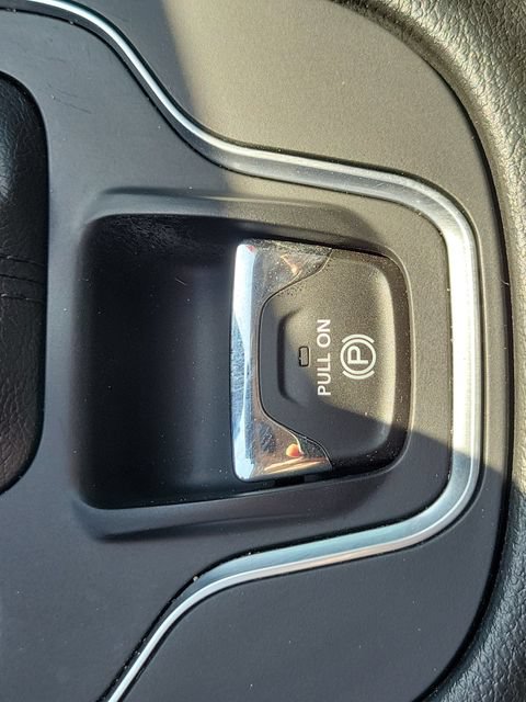 Used 2022 Jeep Cherokee Latitude AWD/4WD image 30