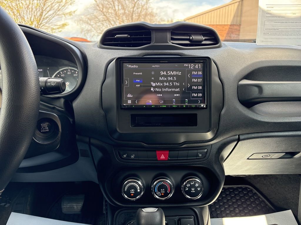 Used 2017 Jeep Renegade Latitude w/ Cold Weather Group image 25