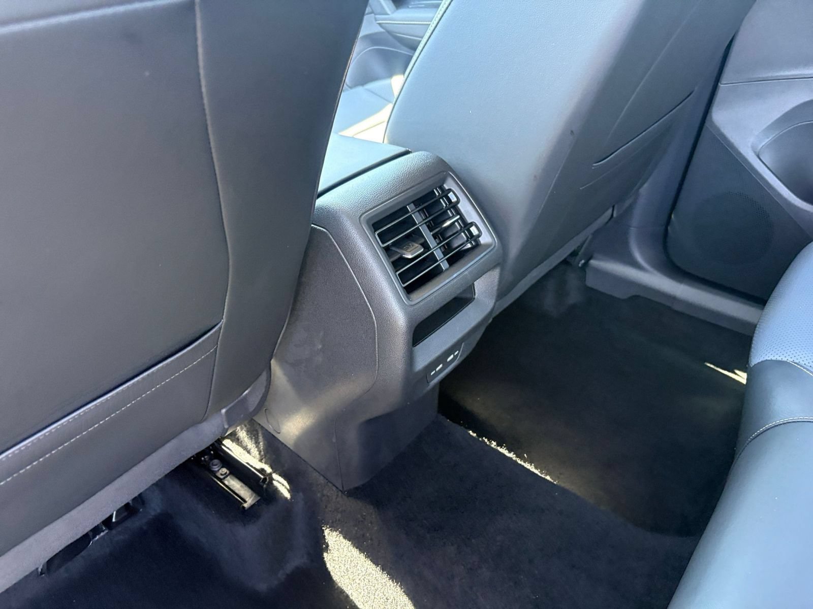 Used 2026 Volkswagen Tiguan SE FWD image 24