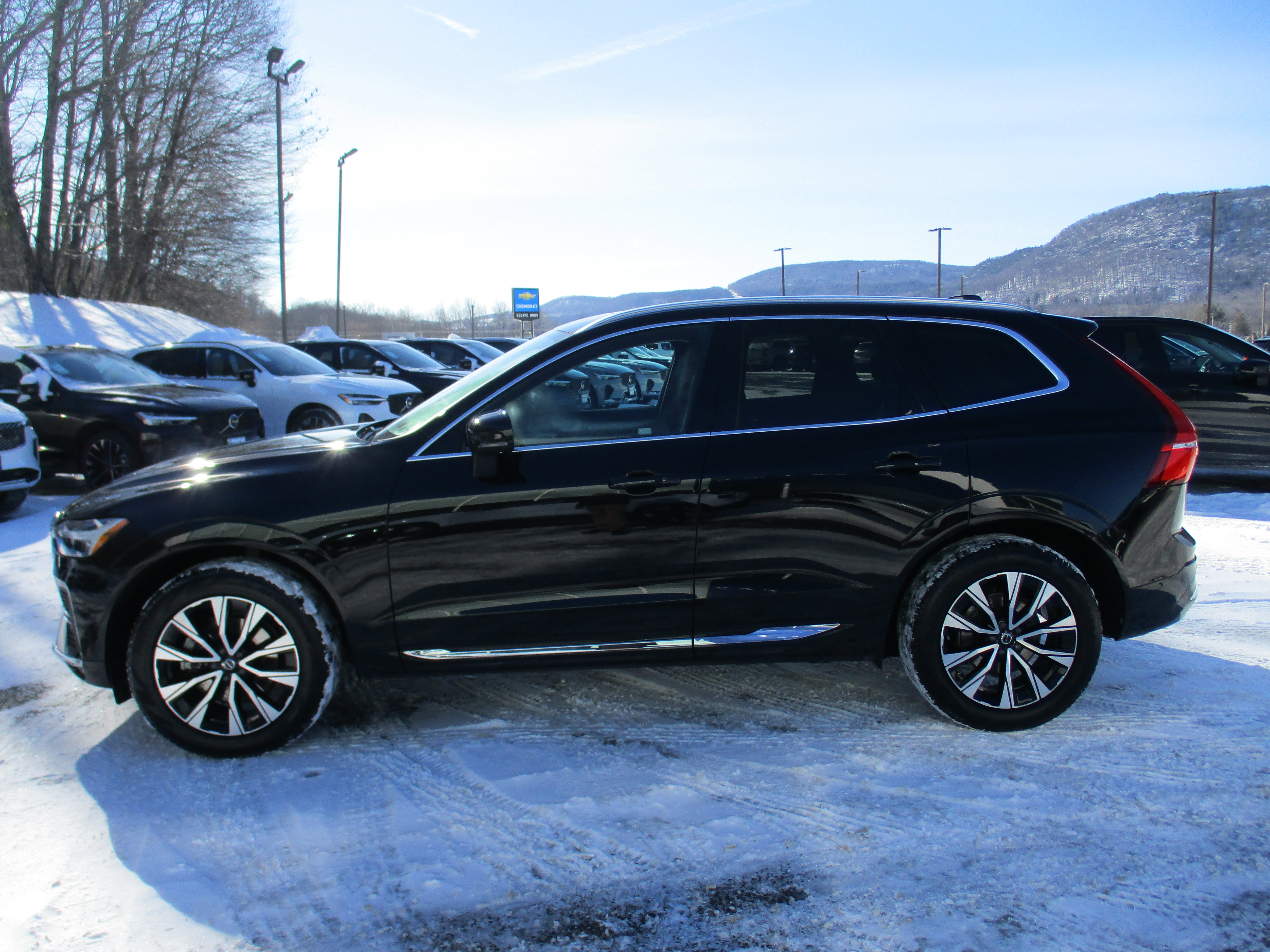 Certified 2023 Volvo XC60 B5 Plus image 8