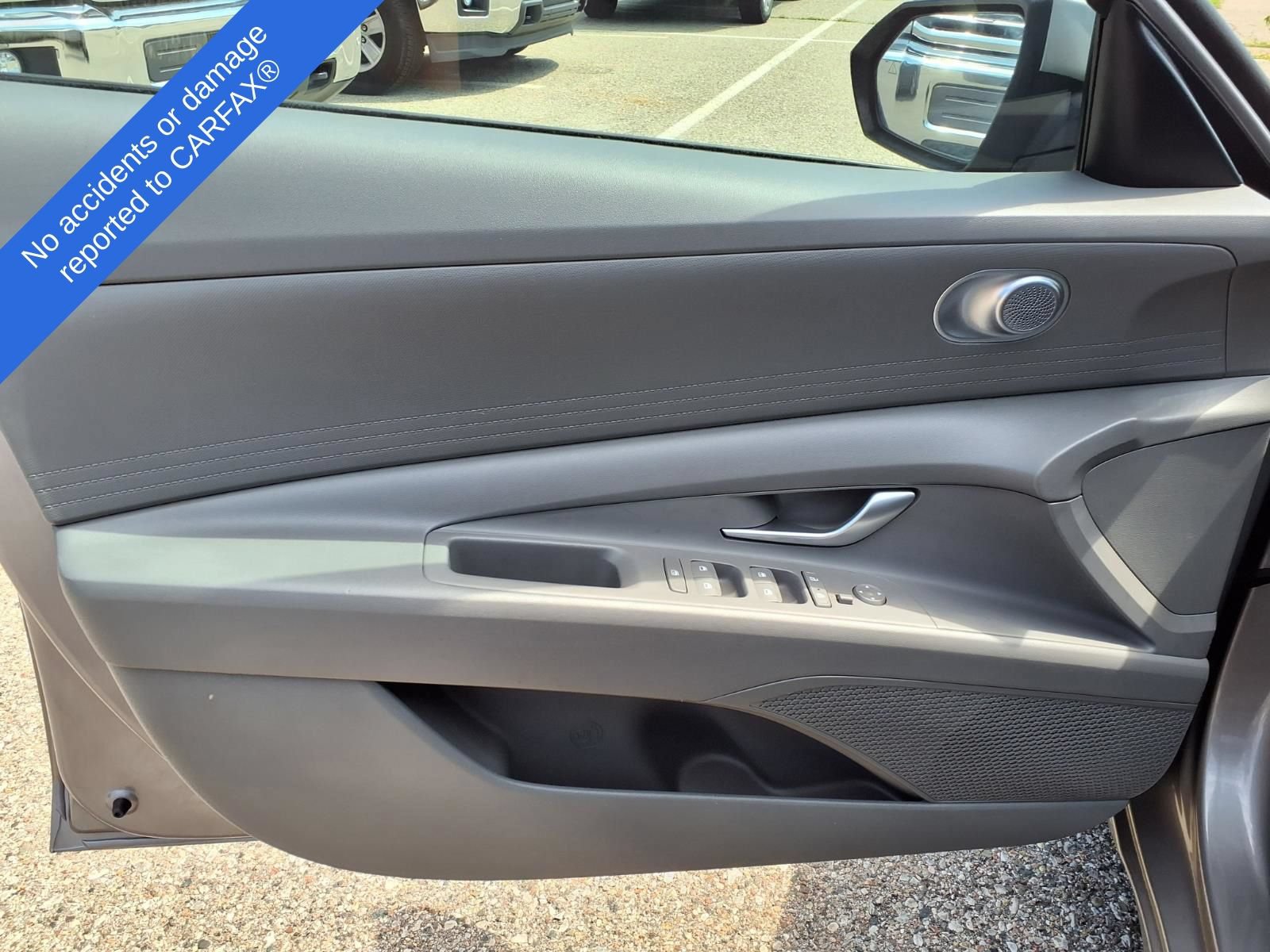 Used 2022 Hyundai Elantra SE FWD image 14