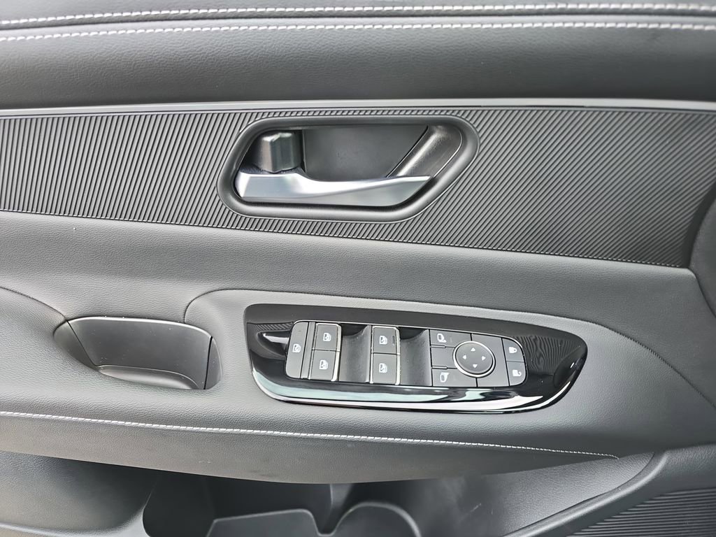 Used 2025 Nissan Murano SV image 31