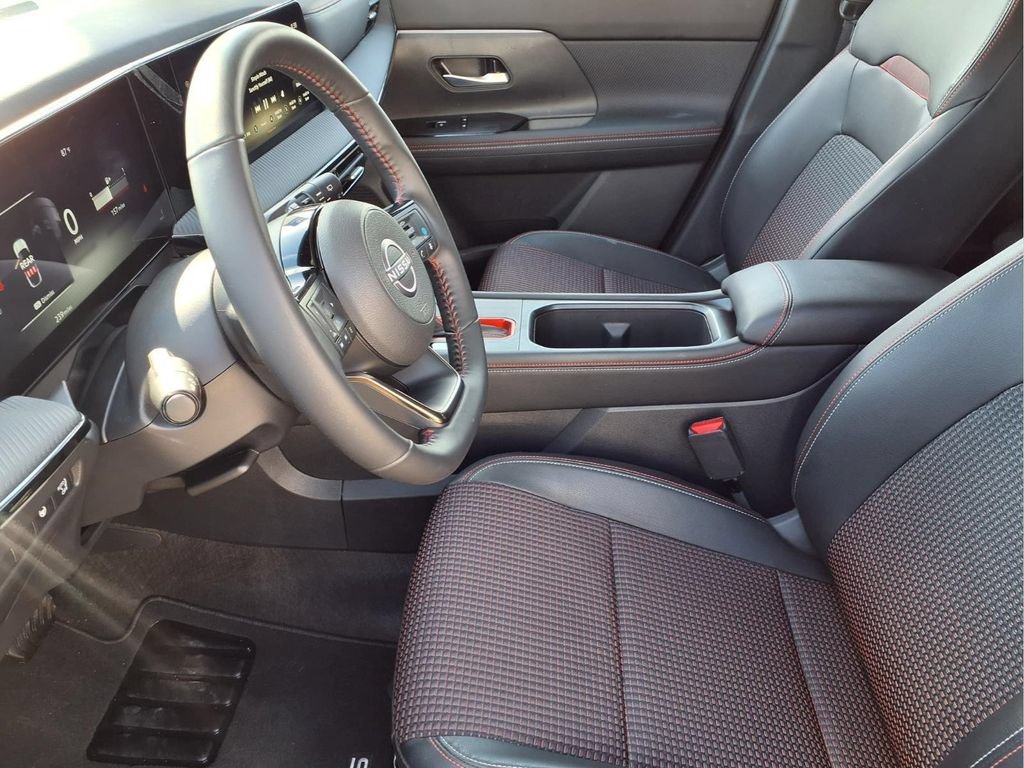 Used 2025 Nissan Kicks SR FWD image 16