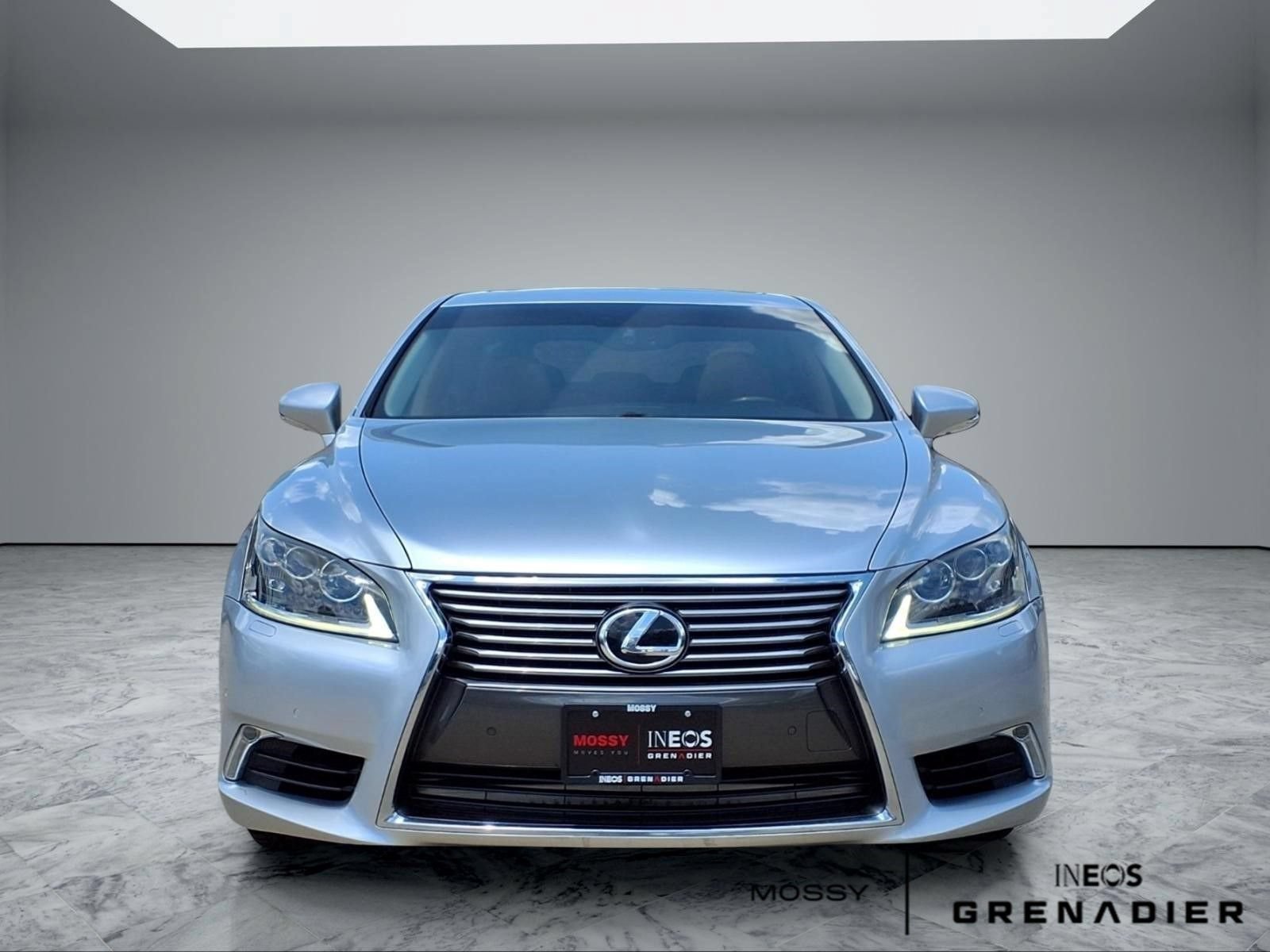 Used 2013 Lexus LS 460 w/ Ultra Luxury Pkg RWD image 3