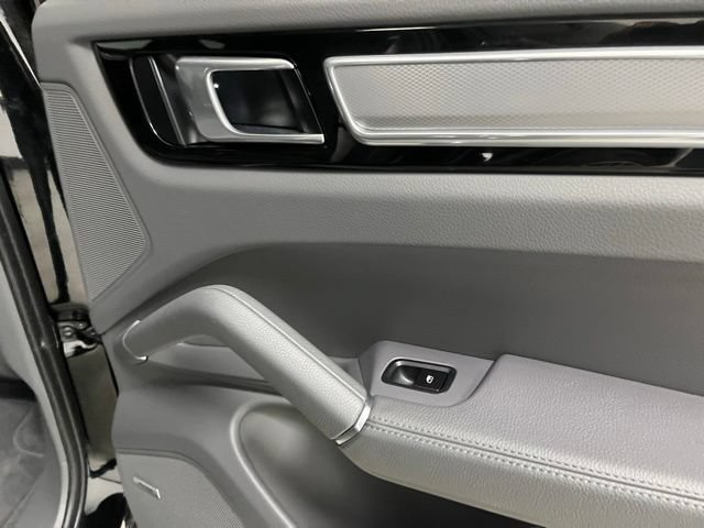 Used 2022 Porsche Cayenne Platinum Edition AWD/4WD image 46