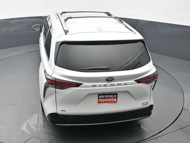 Used 2023 Toyota Sienna Limited image 46