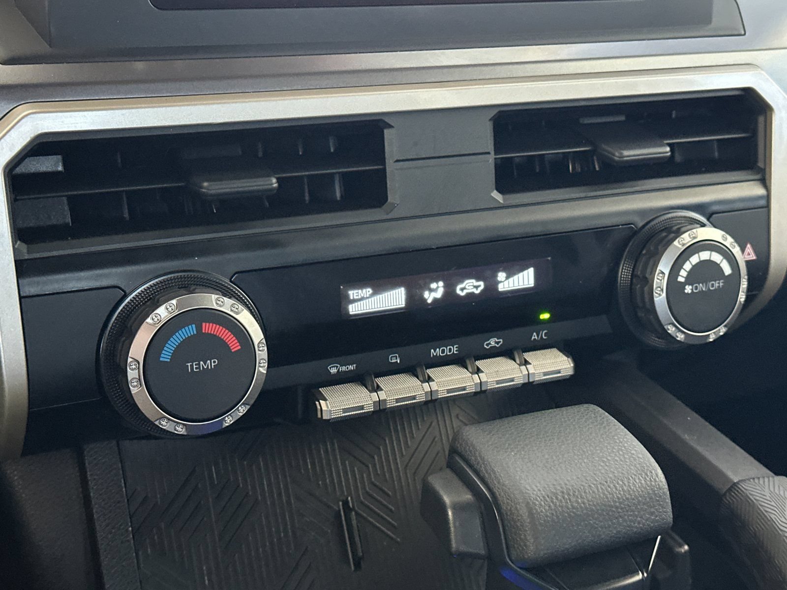 Used 2025 Toyota Tacoma SR5 AWD/4WD image 17