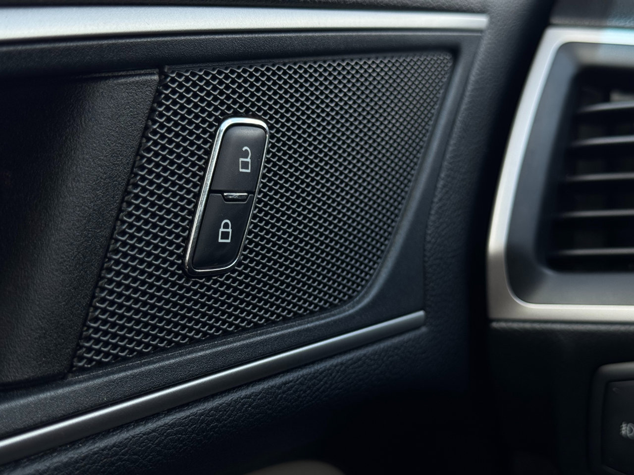 Used 2019 Ford Edge SEL w/ Equipment Group 201A image 16