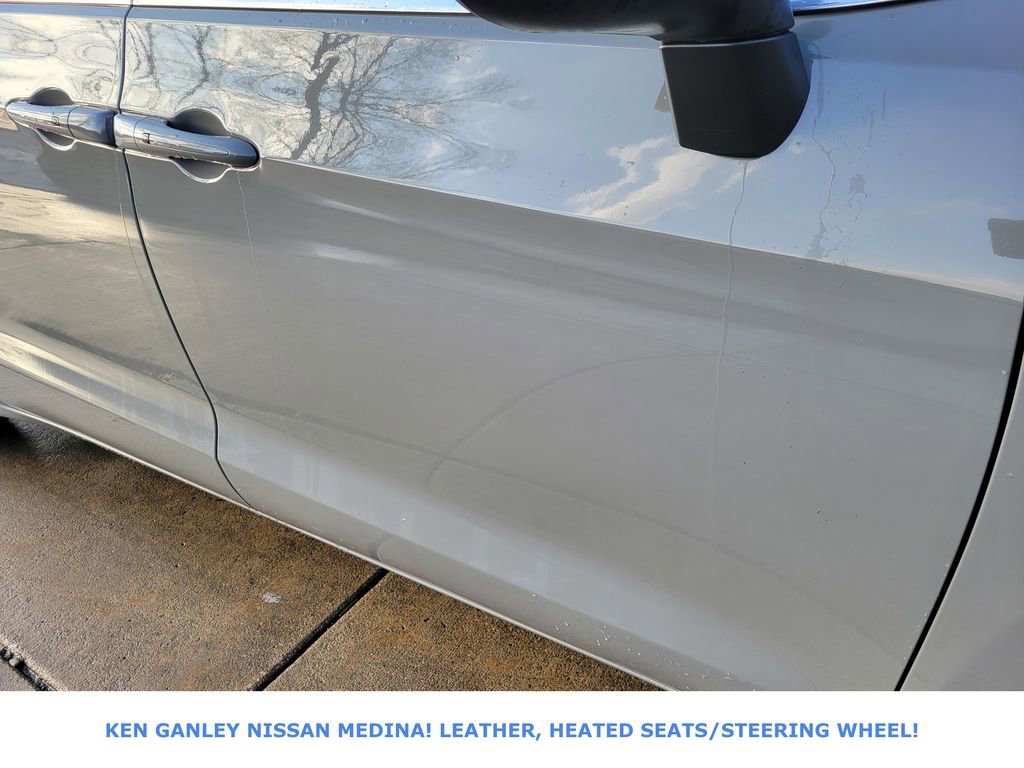 Used 2023 Chrysler Pacifica Touring-L image 13