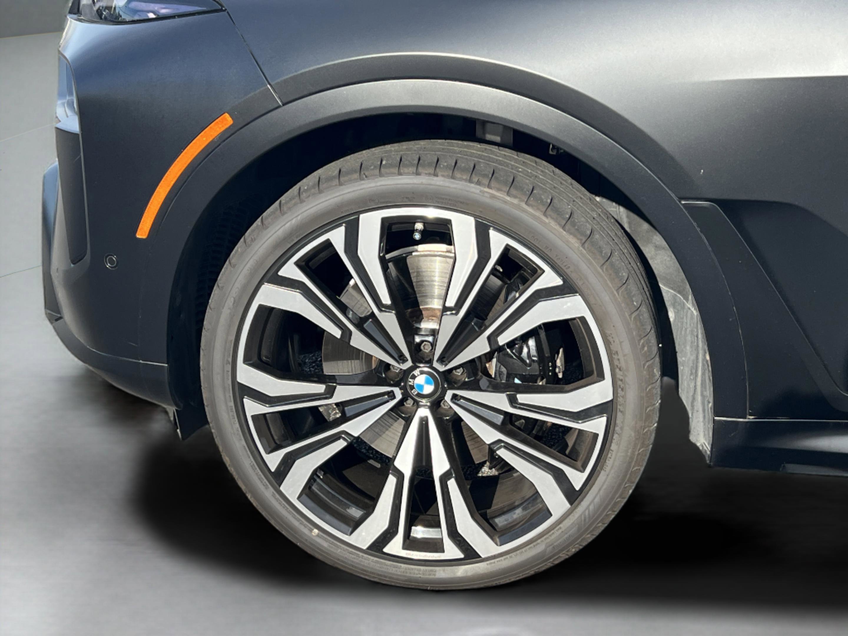 Used 2024 BMW X7 M60i image 36