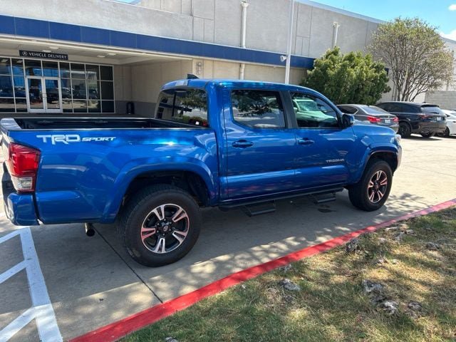 Used 2017 Toyota Tacoma TRD Sport w/ Tow Package RWD image 8