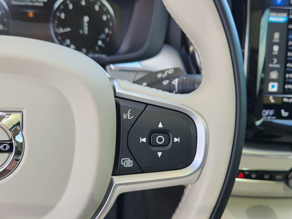 Used 2021 Volvo XC60 T5 Momentum image 18