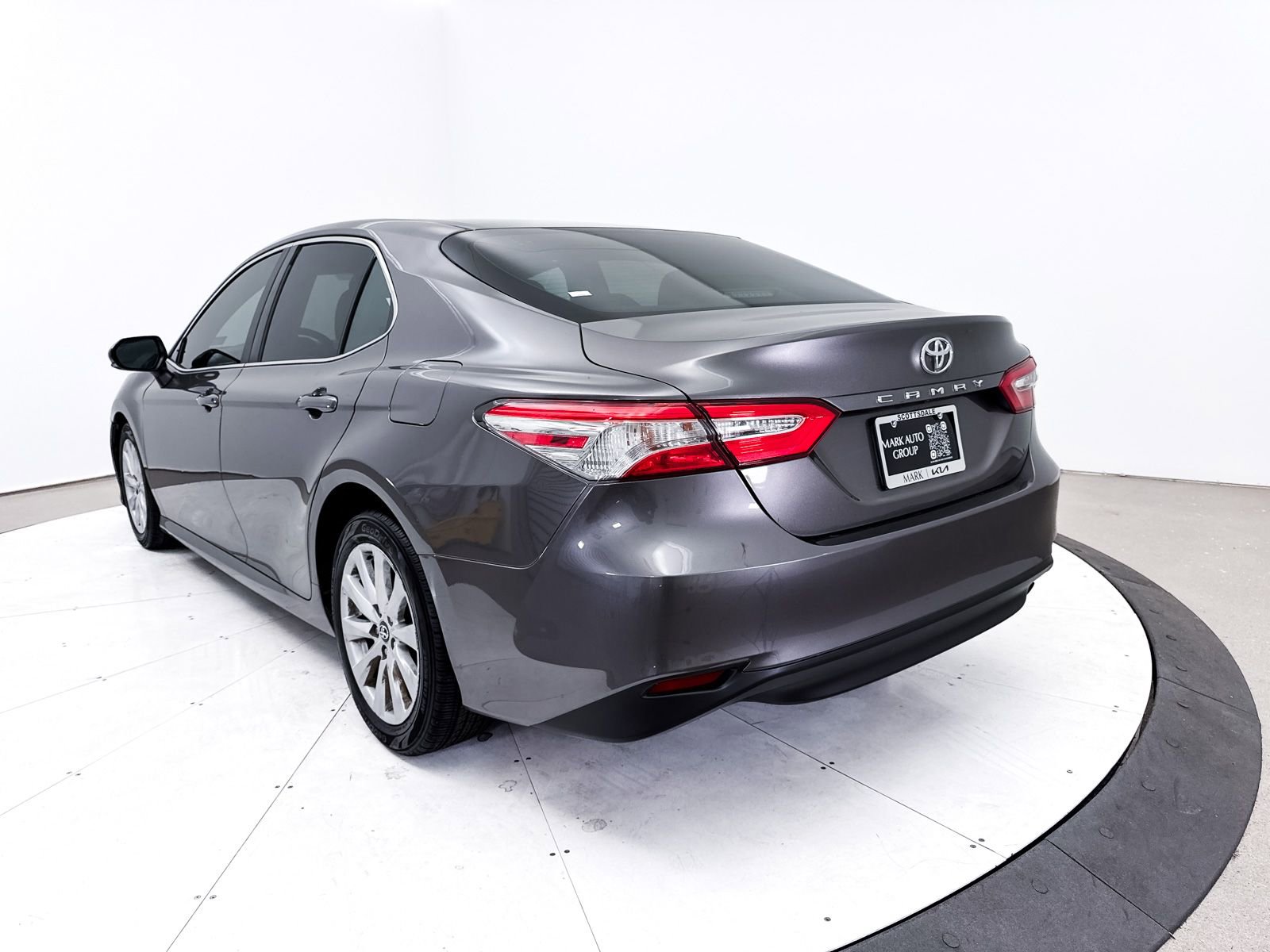 Used 2018 Toyota Camry LE w/ Convenience Package FWD image 12