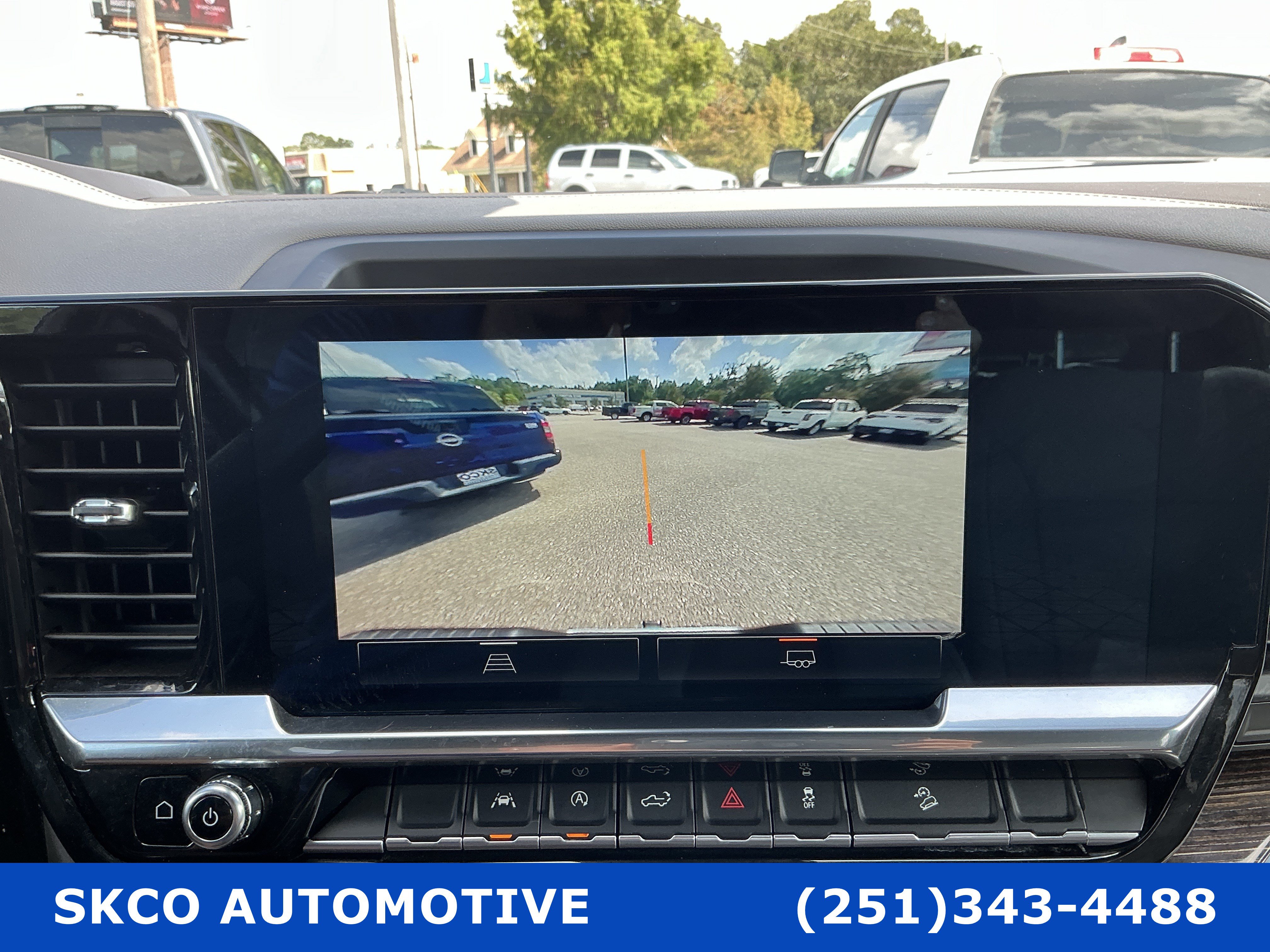 Used 2022 GMC Sierra 1500 SLE w/ X31 Off-Road Package AWD/4WD image 17