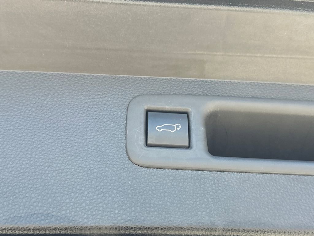 Used 2023 Toyota Highlander XLE image 7