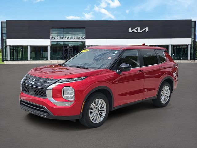 Used 2024 Mitsubishi Outlander ES FWD image 2