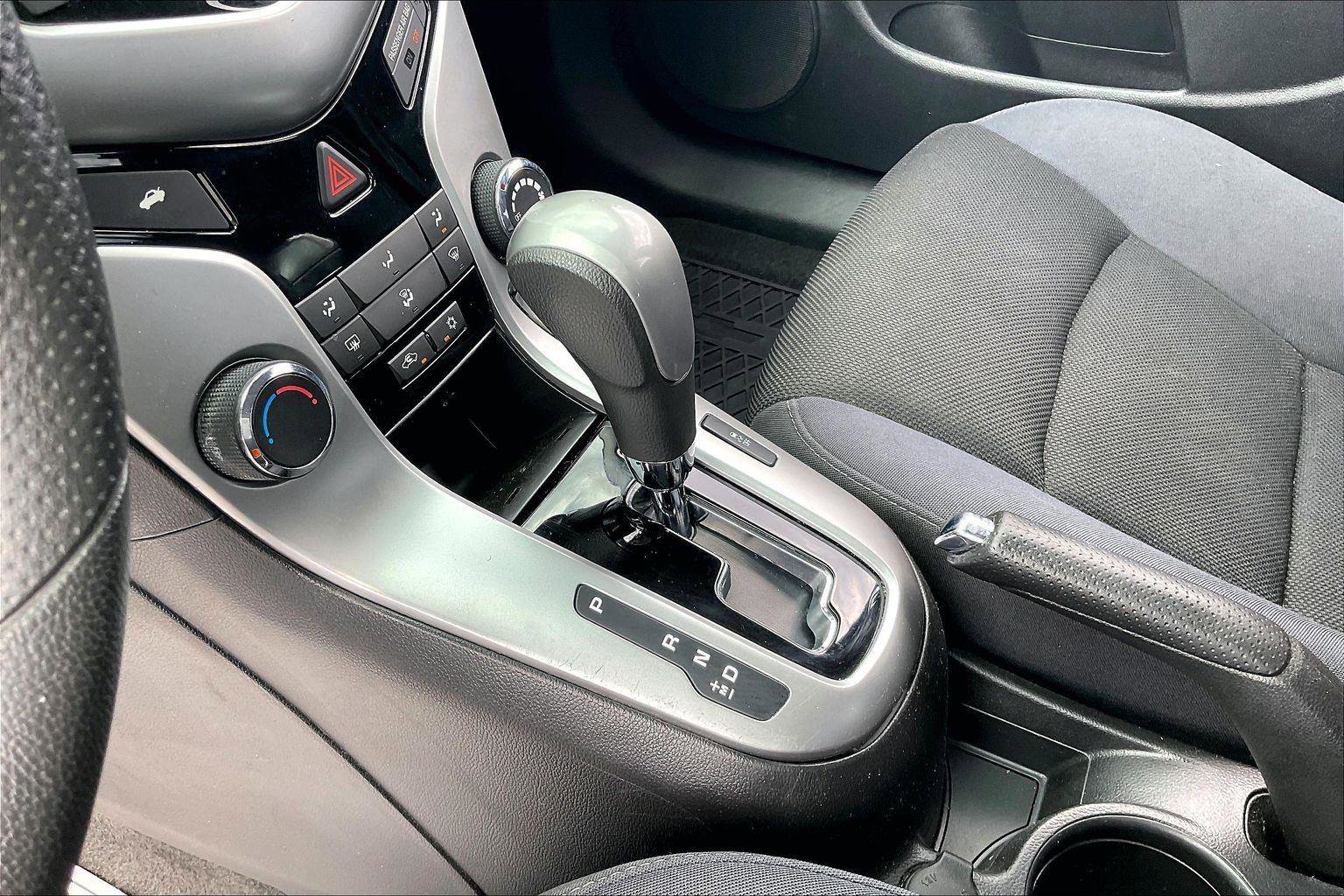 Used 2016 Chevrolet Cruze LT FWD image 17
