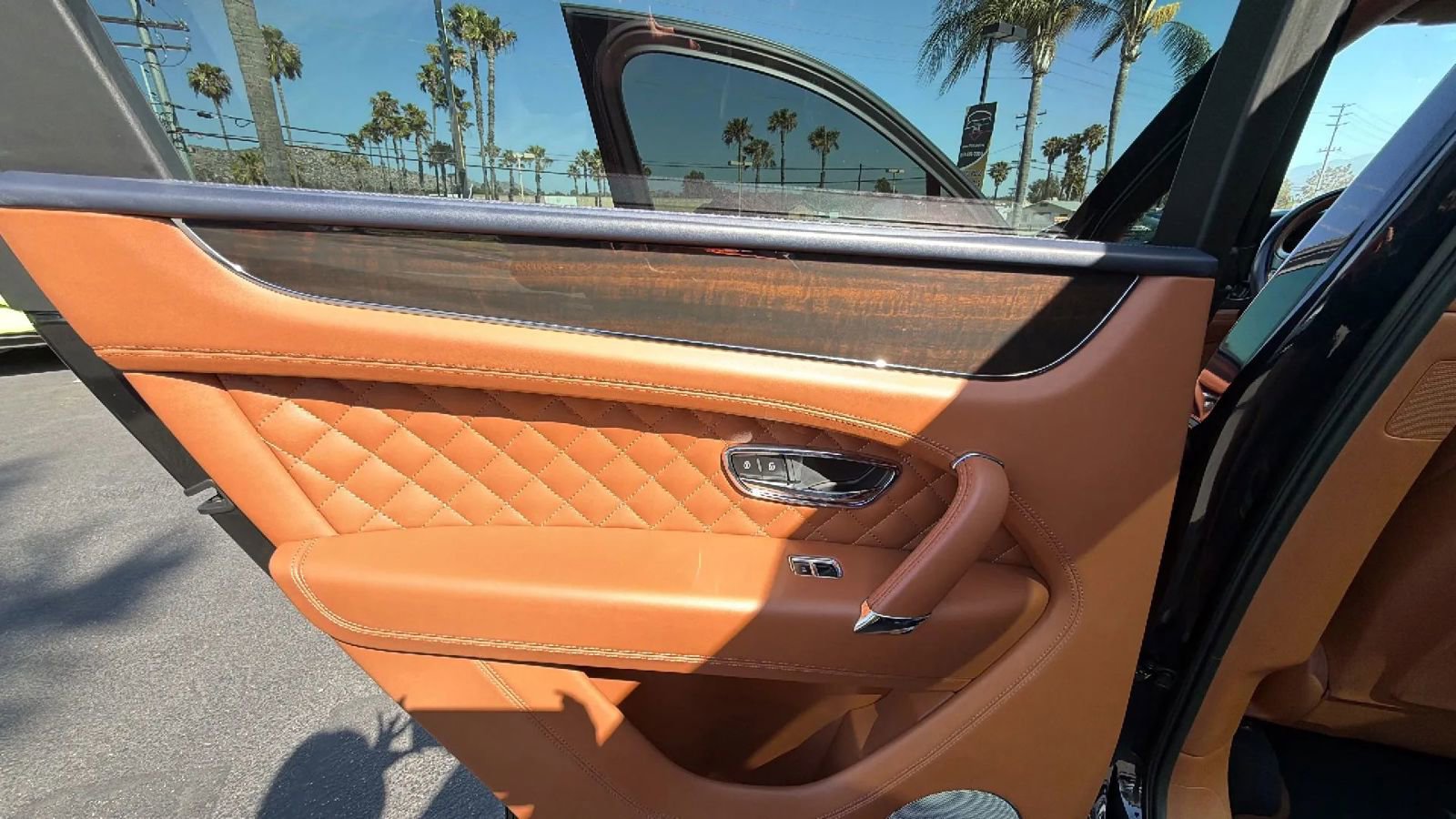 Used 2019 Bentley Bentayga AWD/4WD image 23