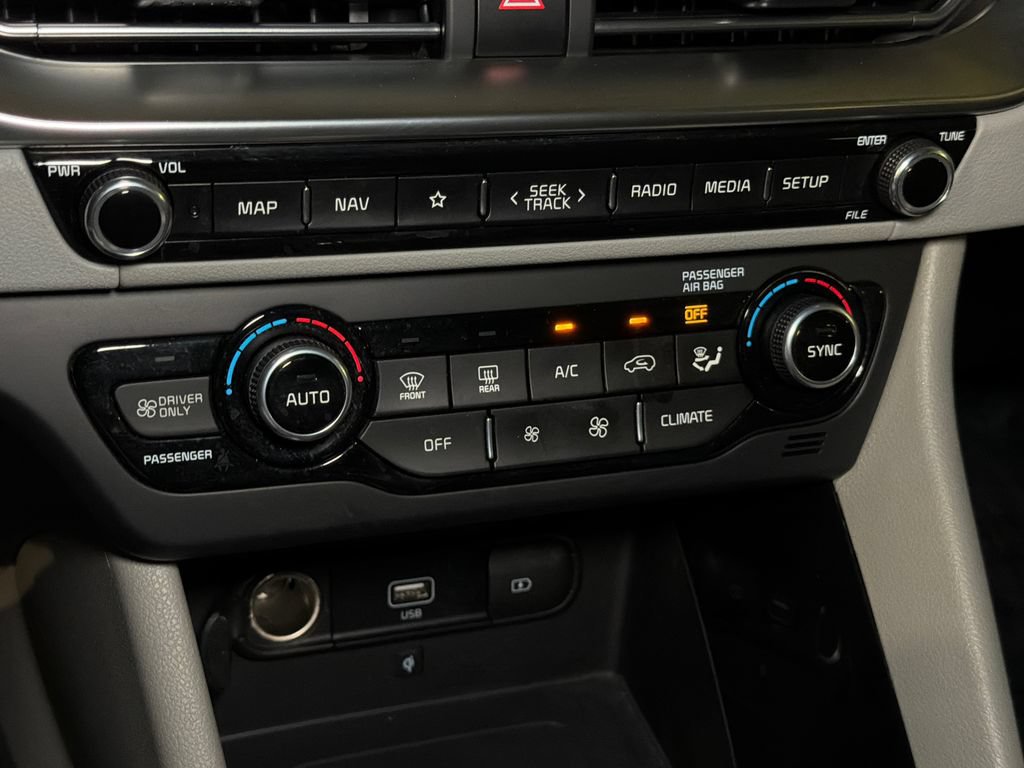Certified 2022 Kia Niro Touring Special Edition FWD image 29
