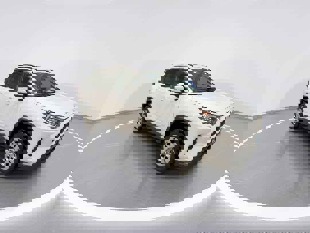 Used 2021 Toyota RAV4 XLE w/ Convenience Package image 2